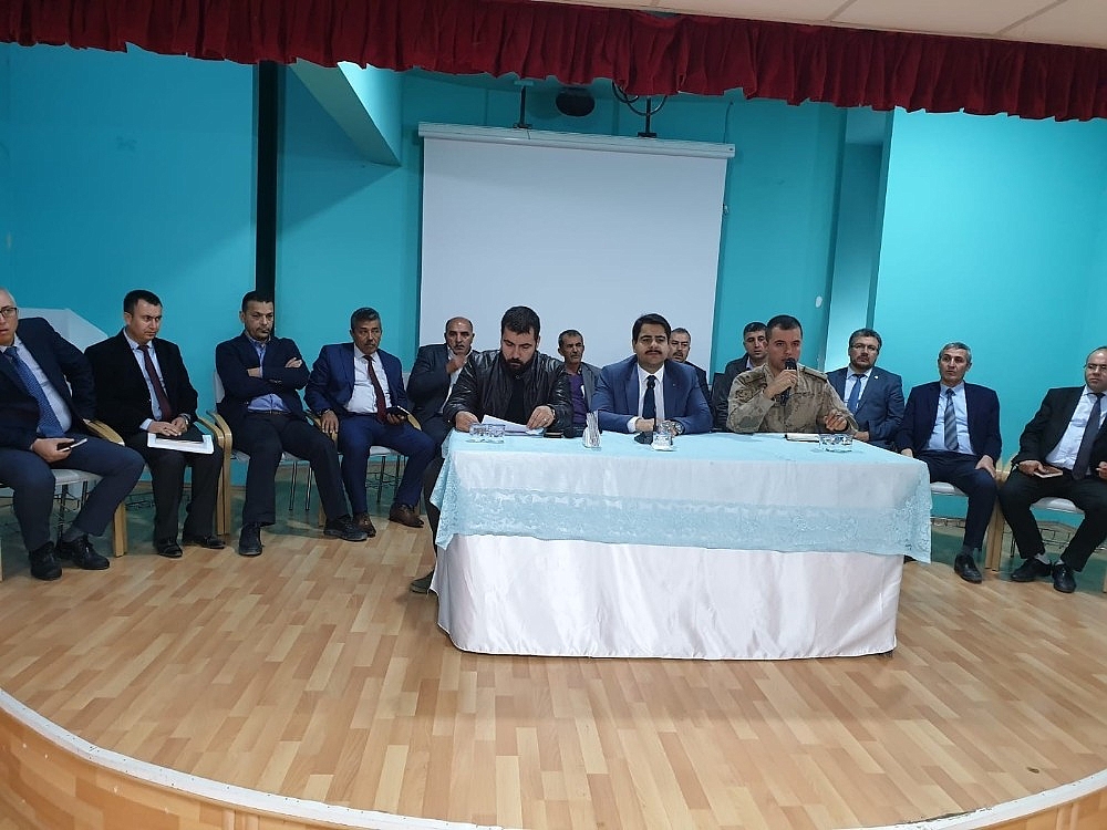 Hekamhan'da Muhtarlarla toplantı düzenlendi