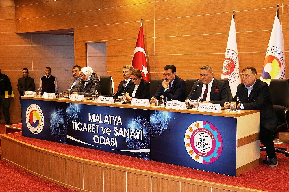 Bakan Pekcan İş Adamlarıyla Buluştu