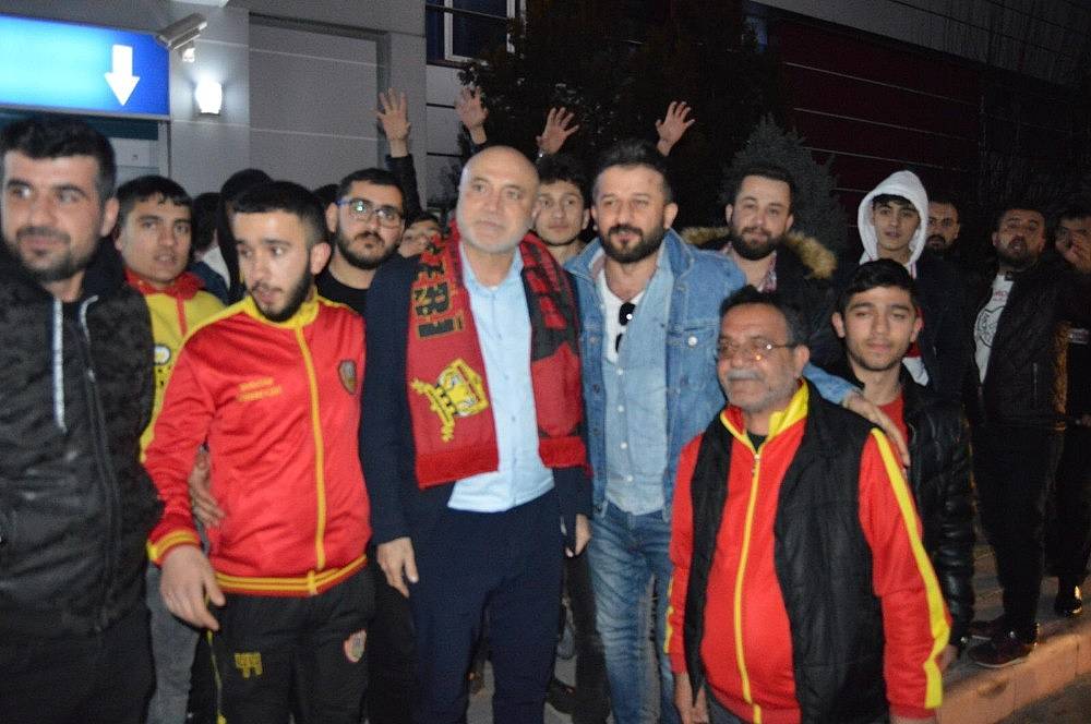 Taraftarlardan Karaman'a Coşkulu Karşılama