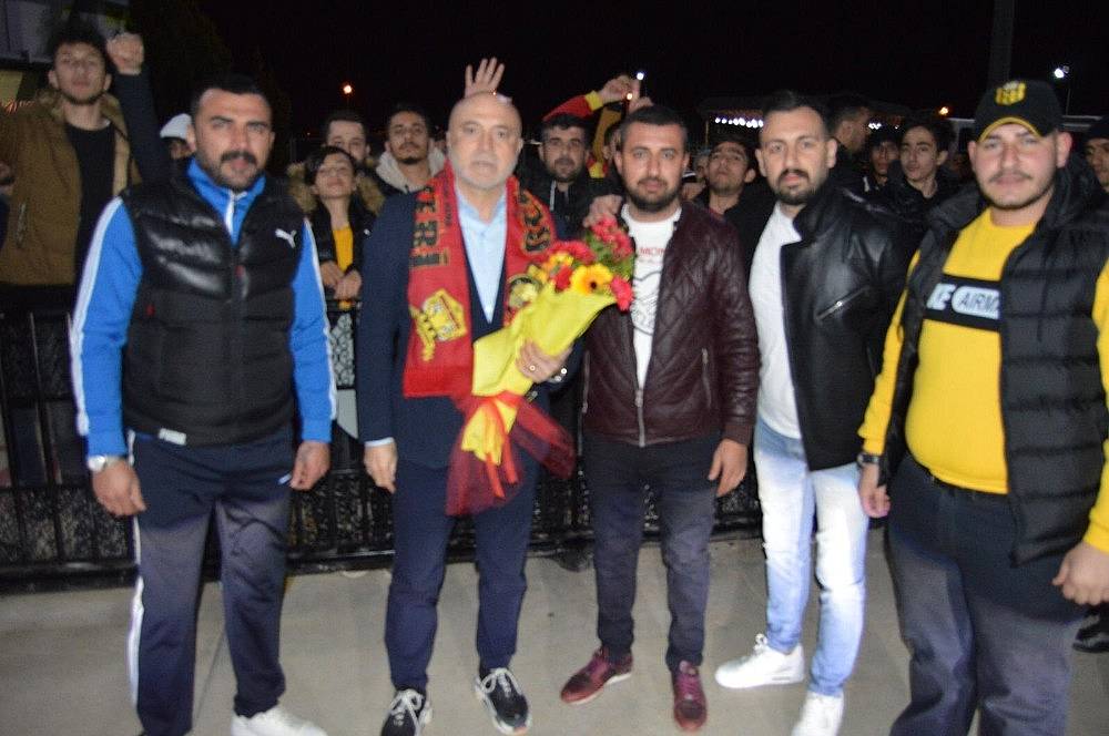 Taraftarlardan Karaman'a Coşkulu Karşılama