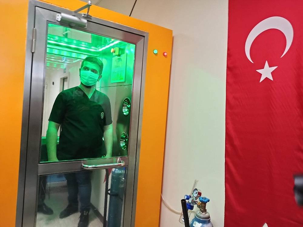 Bir Dakikada Virüs ve Bakterileri Temizleyen Kabin Üretildi