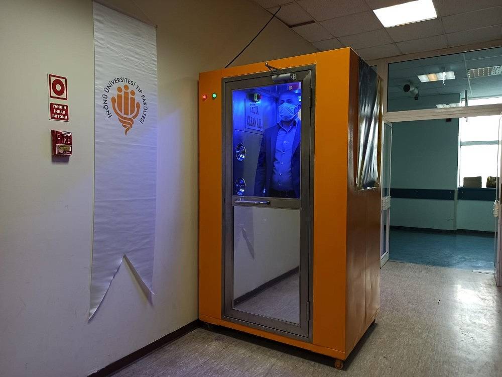 Bir Dakikada Virüs ve Bakterileri Temizleyen Kabin Üretildi