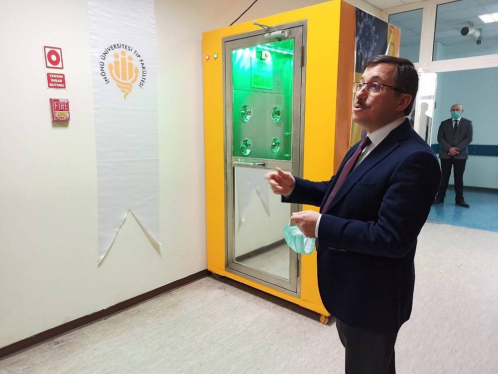 Bir Dakikada Virüs ve Bakterileri Temizleyen Kabin Üretildi
