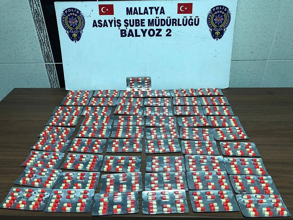 Uyuşturucu Hap ve Silahlar Ele Geçirildi