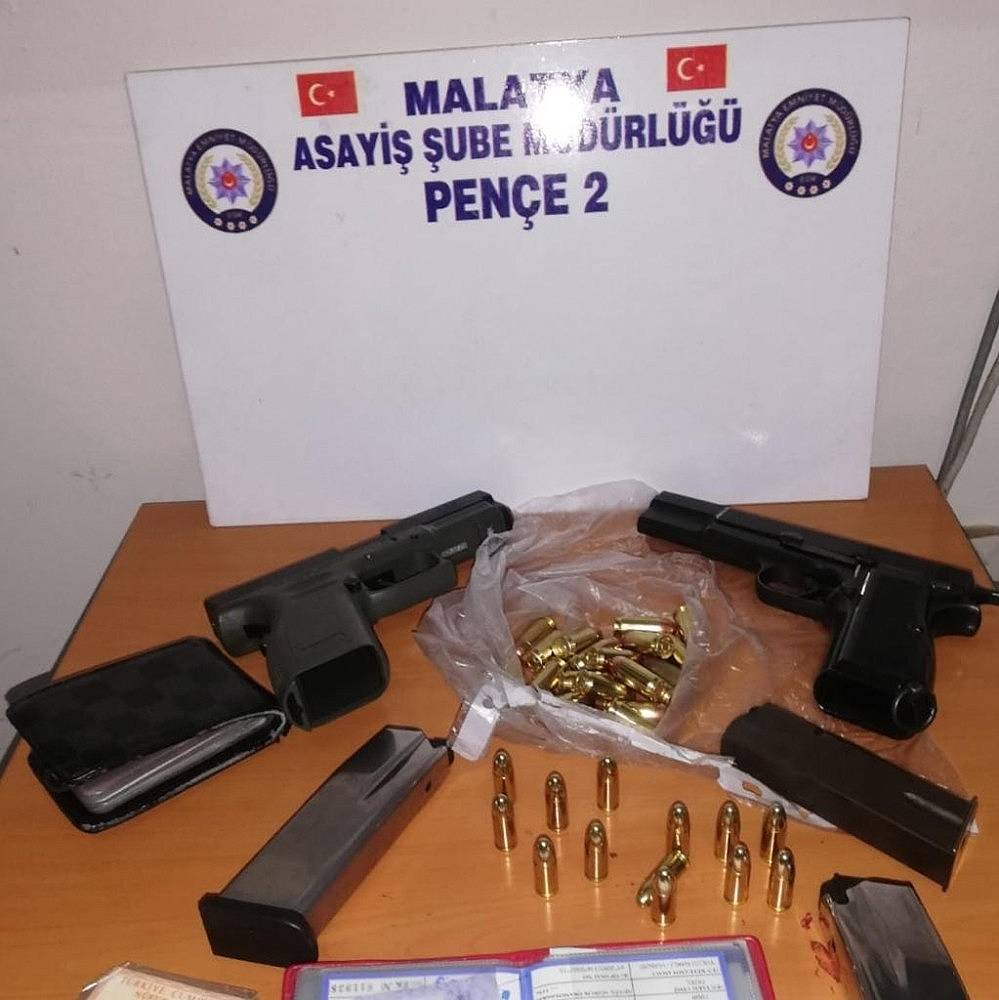 Uyuşturucu Hap ve Silahlar Ele Geçirildi