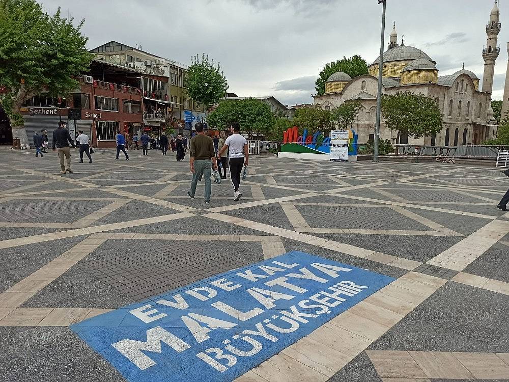 Vali Aydın Baruş; Pazar günü sokak ve caddeleri yaşlılarımıza bırakalım