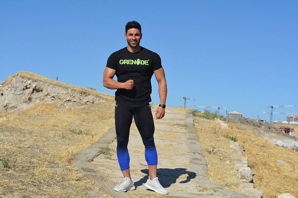 Milli vücut geliştirme şampiyonu Gürsoy, genç sporcularla bir araya geldi