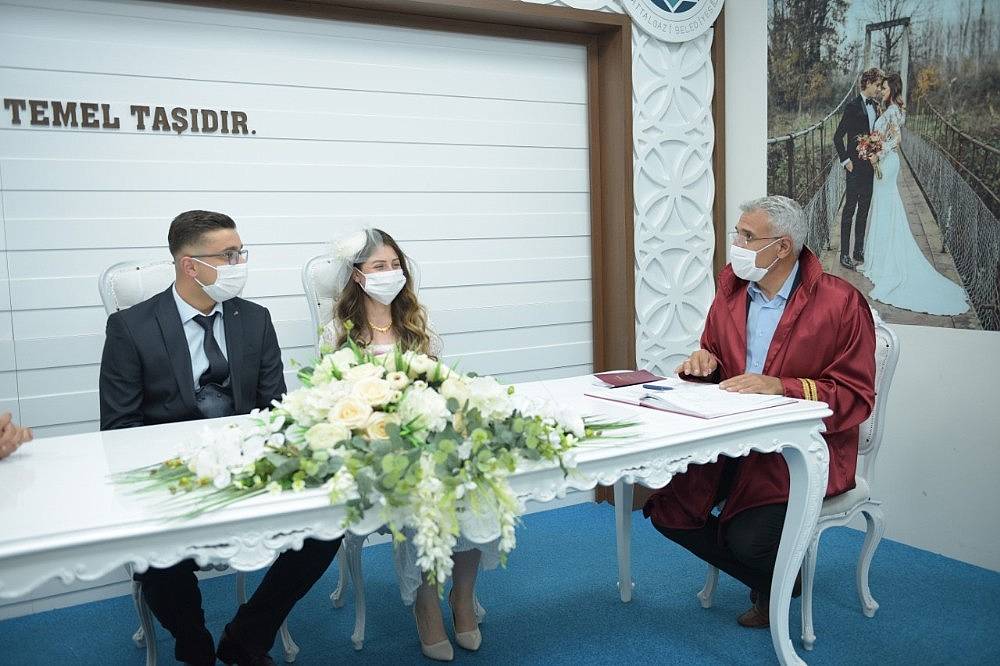 Korona, Battalgazi'de aşıkları durduramadı