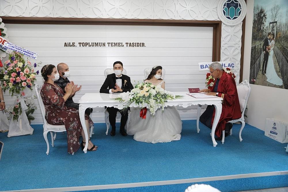 Korona, Battalgazi'de aşıkları durduramadı