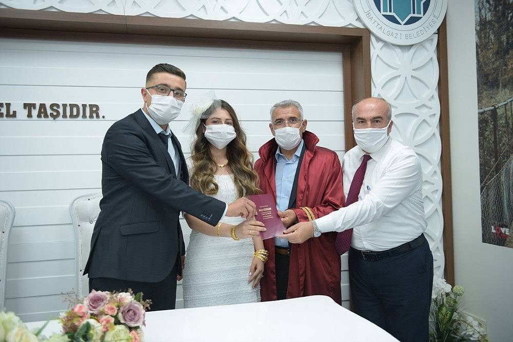 Korona, Battalgazi'de aşıkları durduramadı