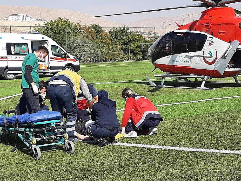 Darende'de Çapa Makinesi Devrildi: 1 Yaralı
