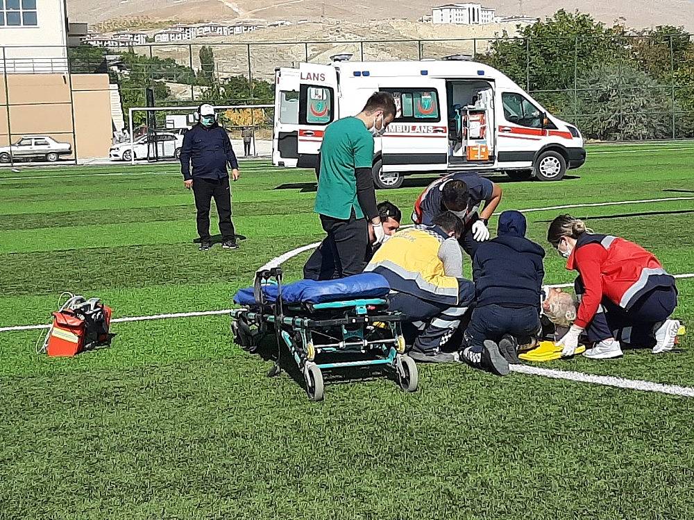 Darende'de Çapa Makinesi Devrildi: 1 Yaralı