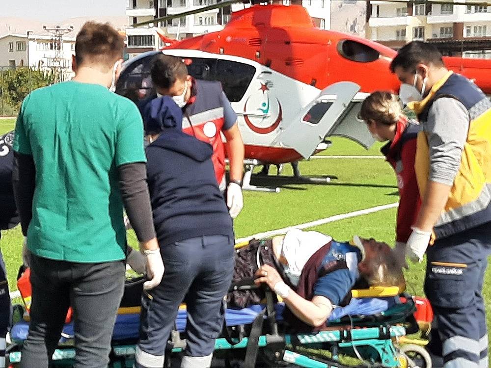Darende'de Çapa Makinesi Devrildi: 1 Yaralı