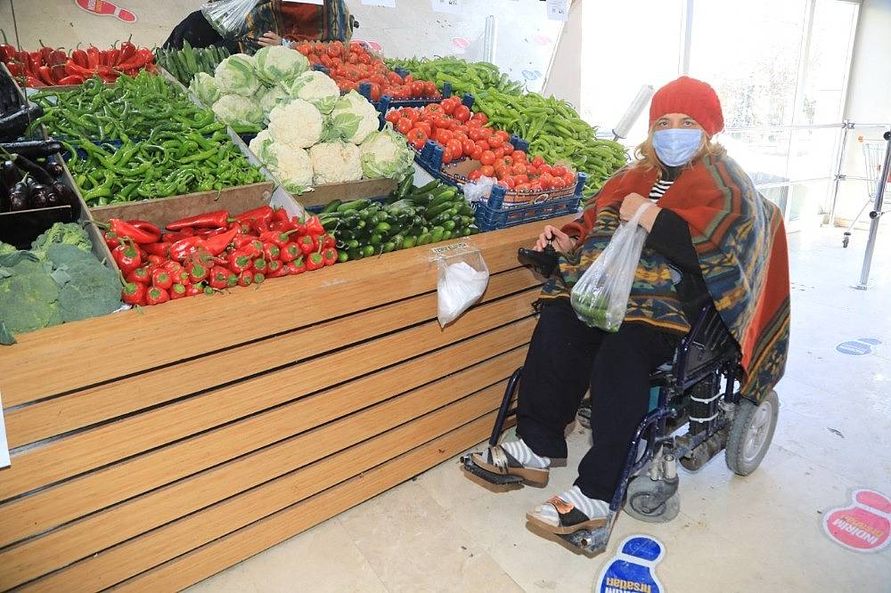 Engellinin yardımına belediye ekipleri yetişti
