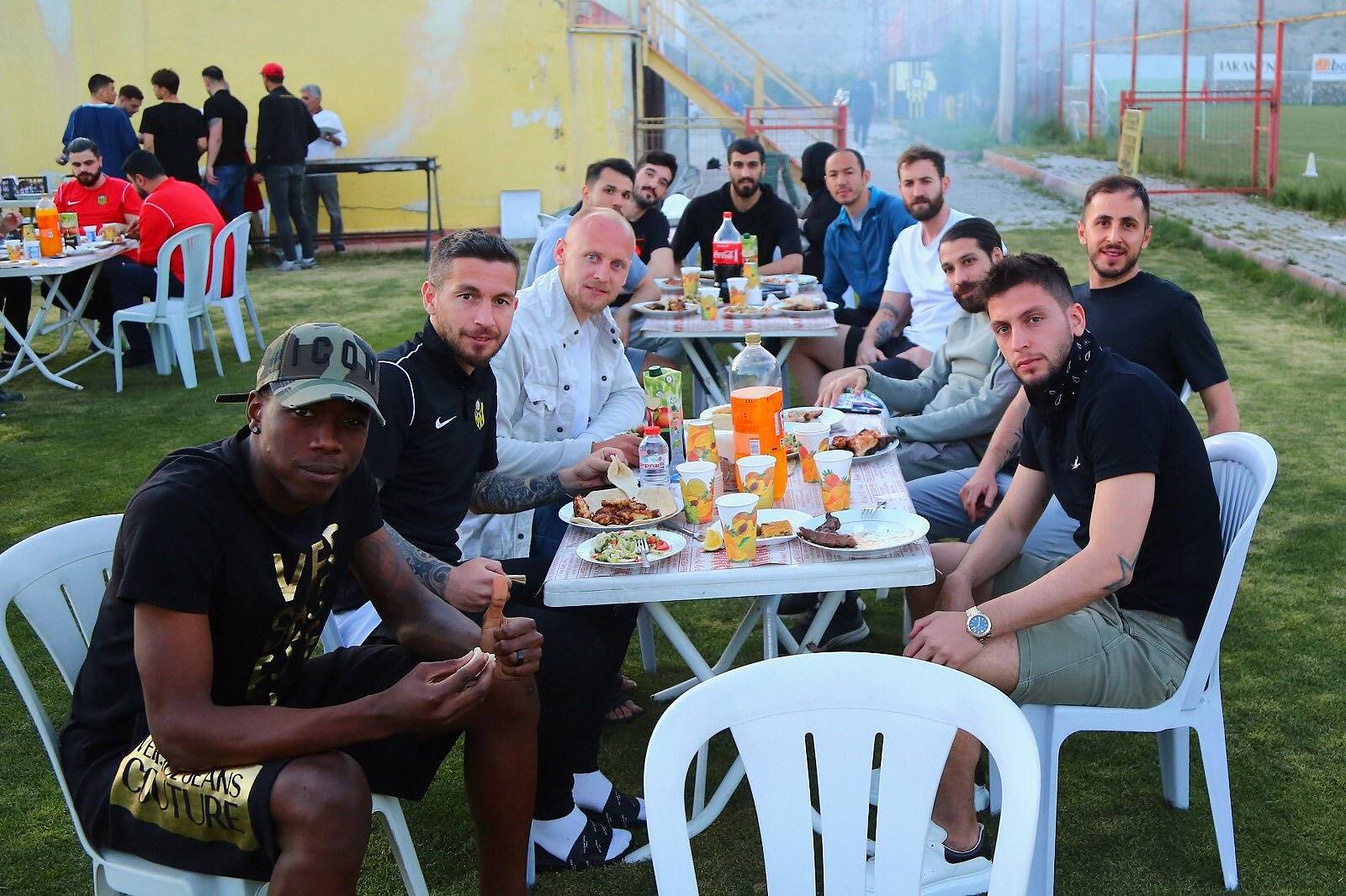 YMS'de moraller yerinde