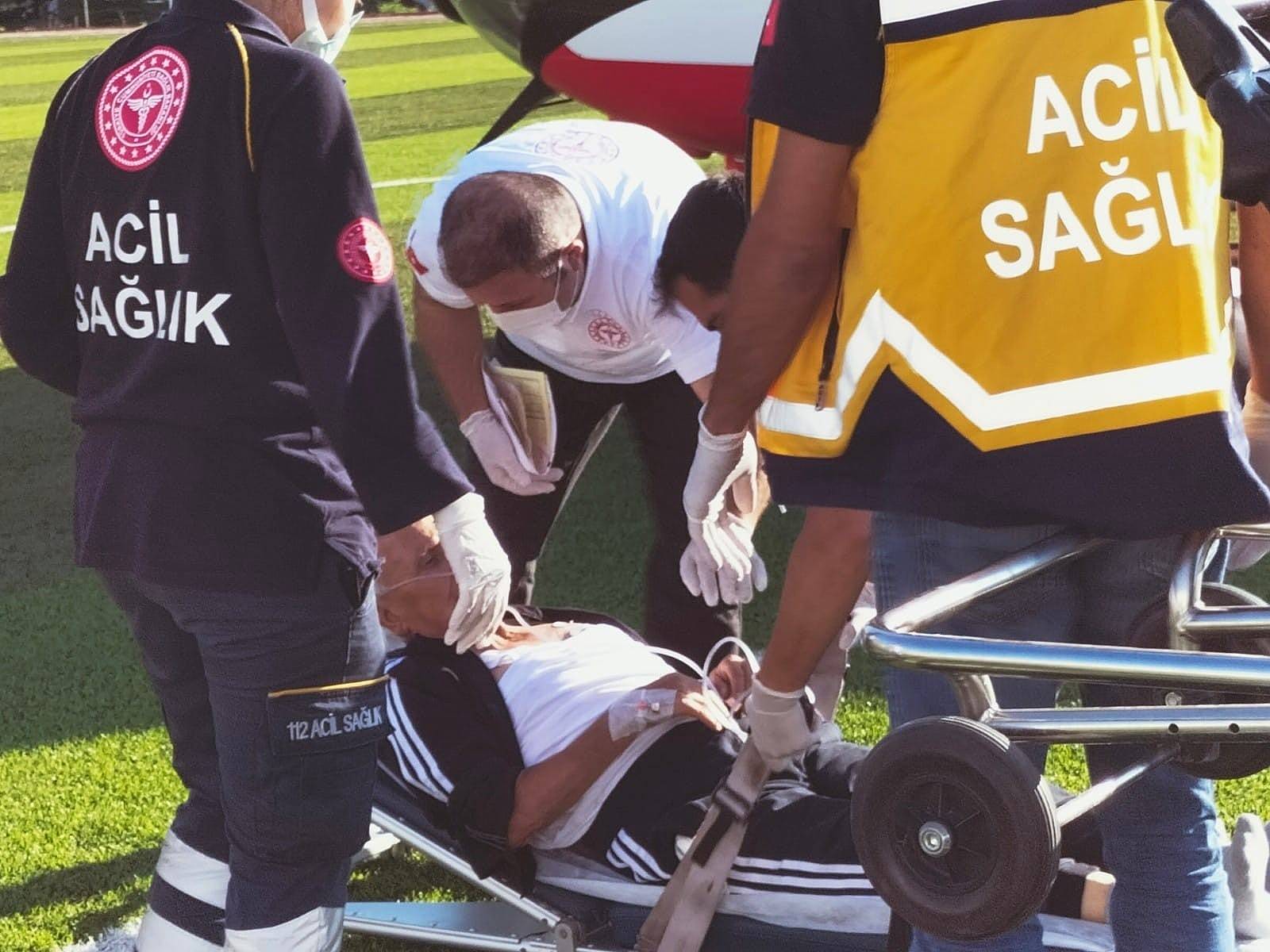 Kalp krizi geçiren yaşlı adamın imdadına hava ambulansı yetişti