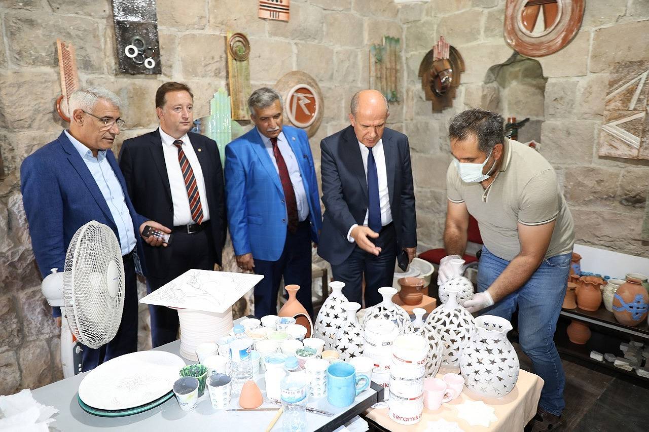 Başkan Güder, Balıkesir'den gelen misafirleri tarihi mekanlarda ağırladı