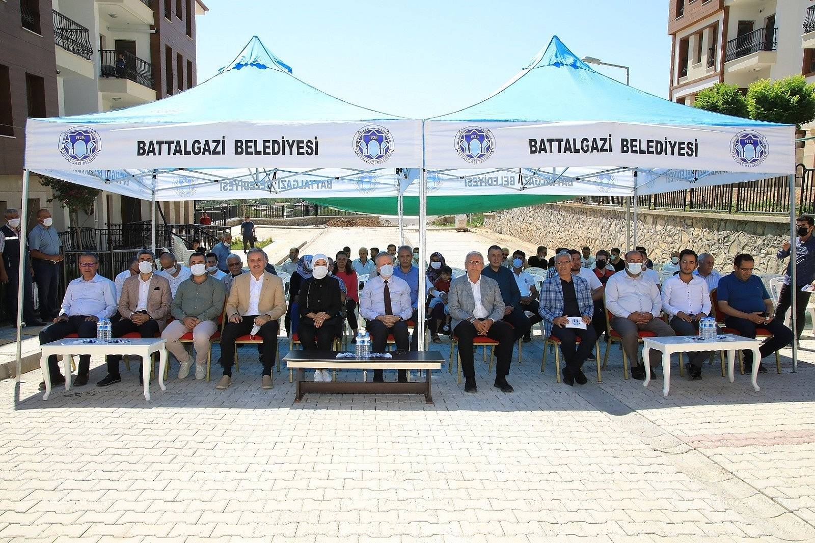 Battalgazi'deki depremzedeler köy tipi evlerine kavuştu