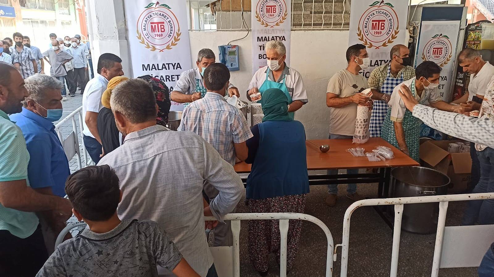 Ticaret Borsası'ndan aşure ikramı