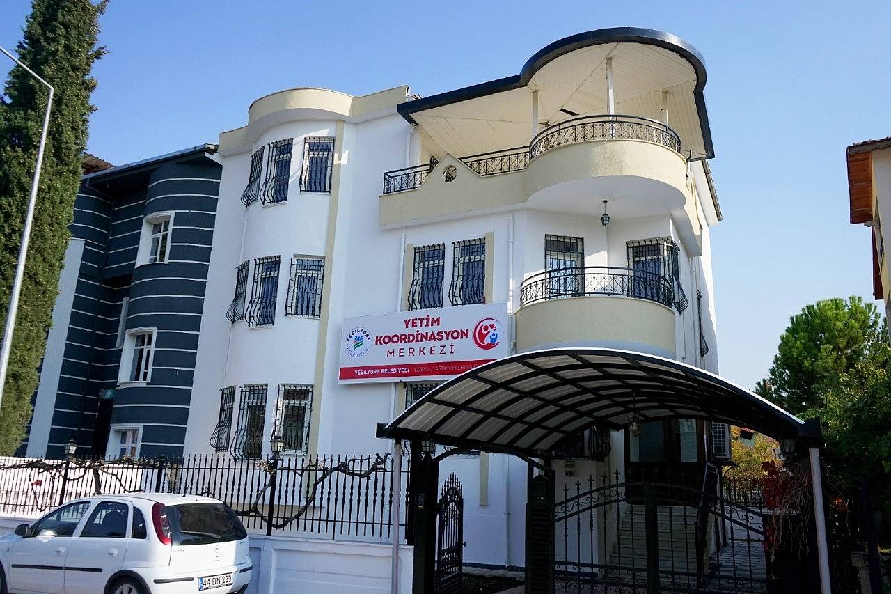 Başkan Çınar, yetim koordinasyon merkezini inceledi