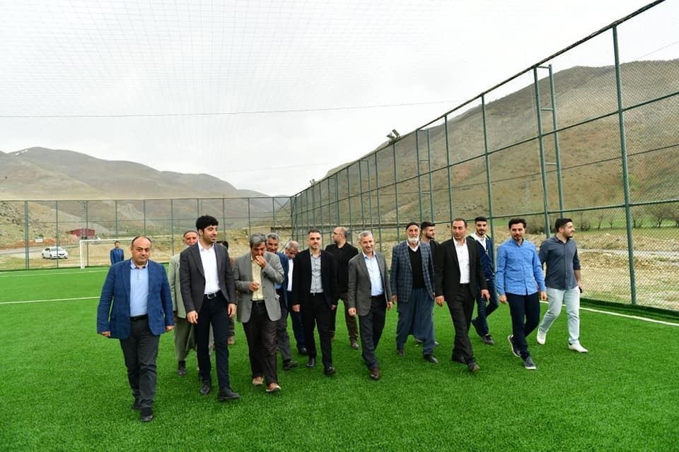 Gençler halı saha istedi, Başkan Çınar yerine getirdi