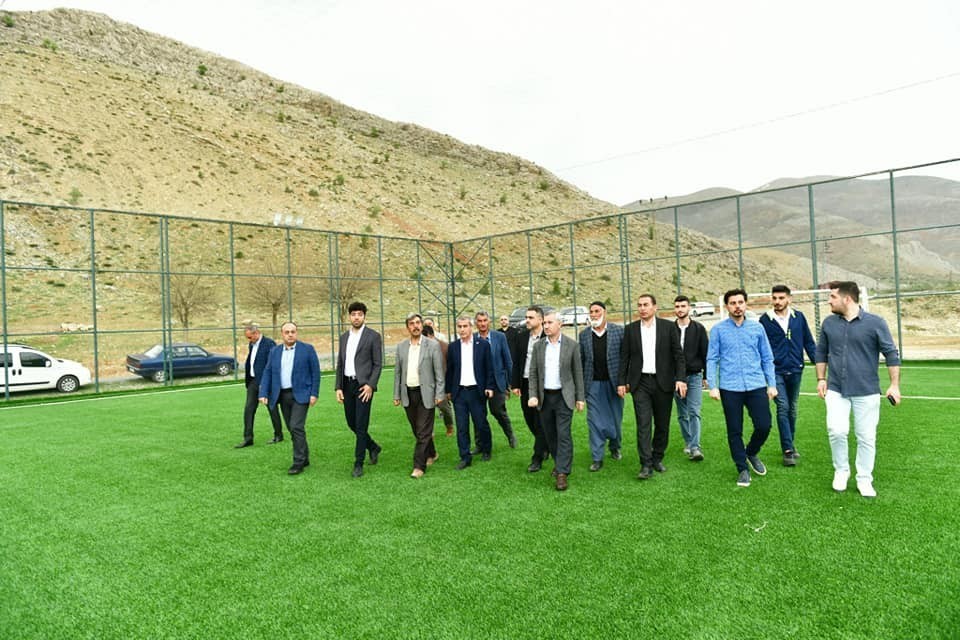 Gençler halı saha istedi, Başkan Çınar yerine getirdi