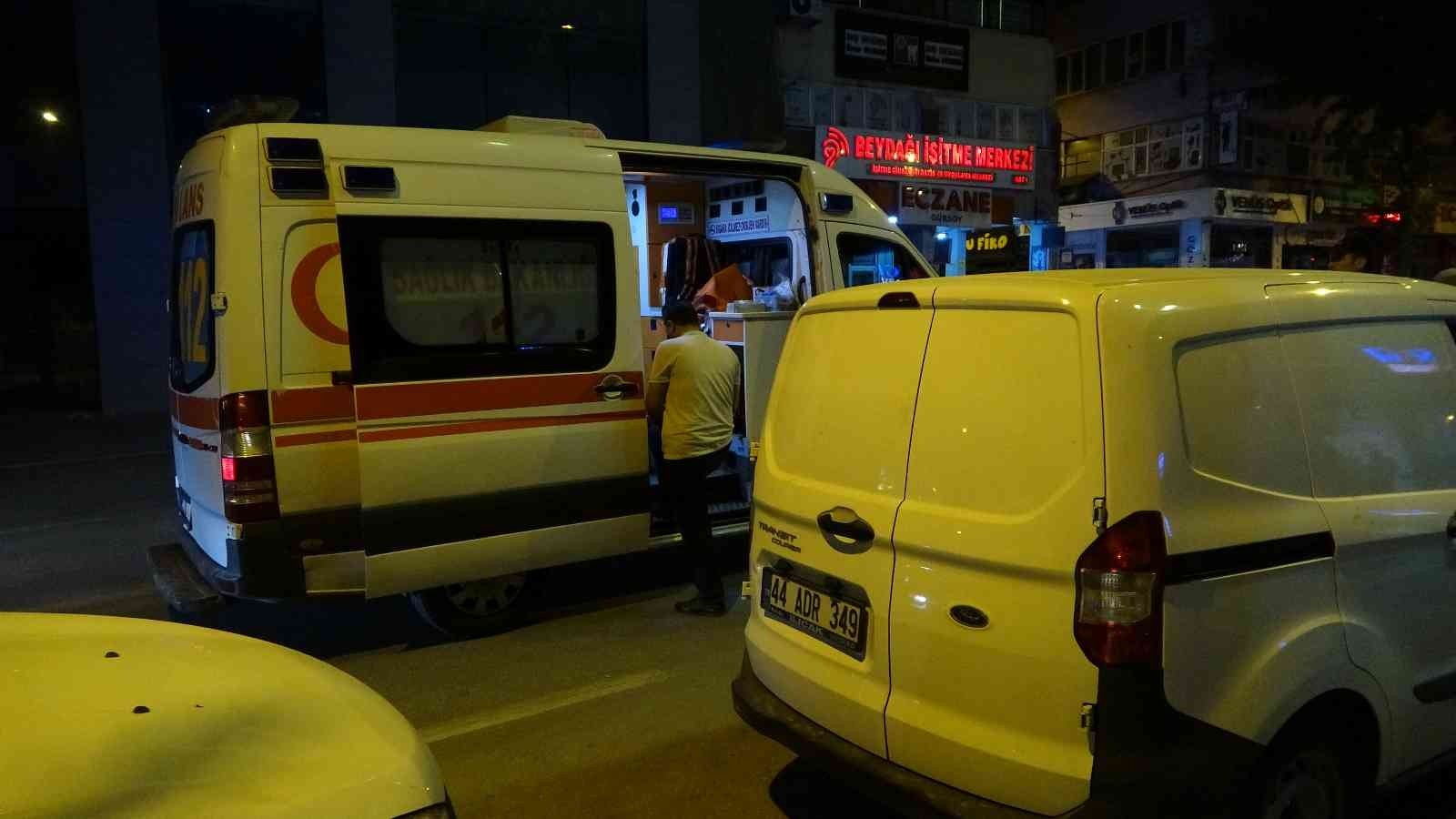 Eğlence merkezinde bıçaklı kavga: 3 yaralı