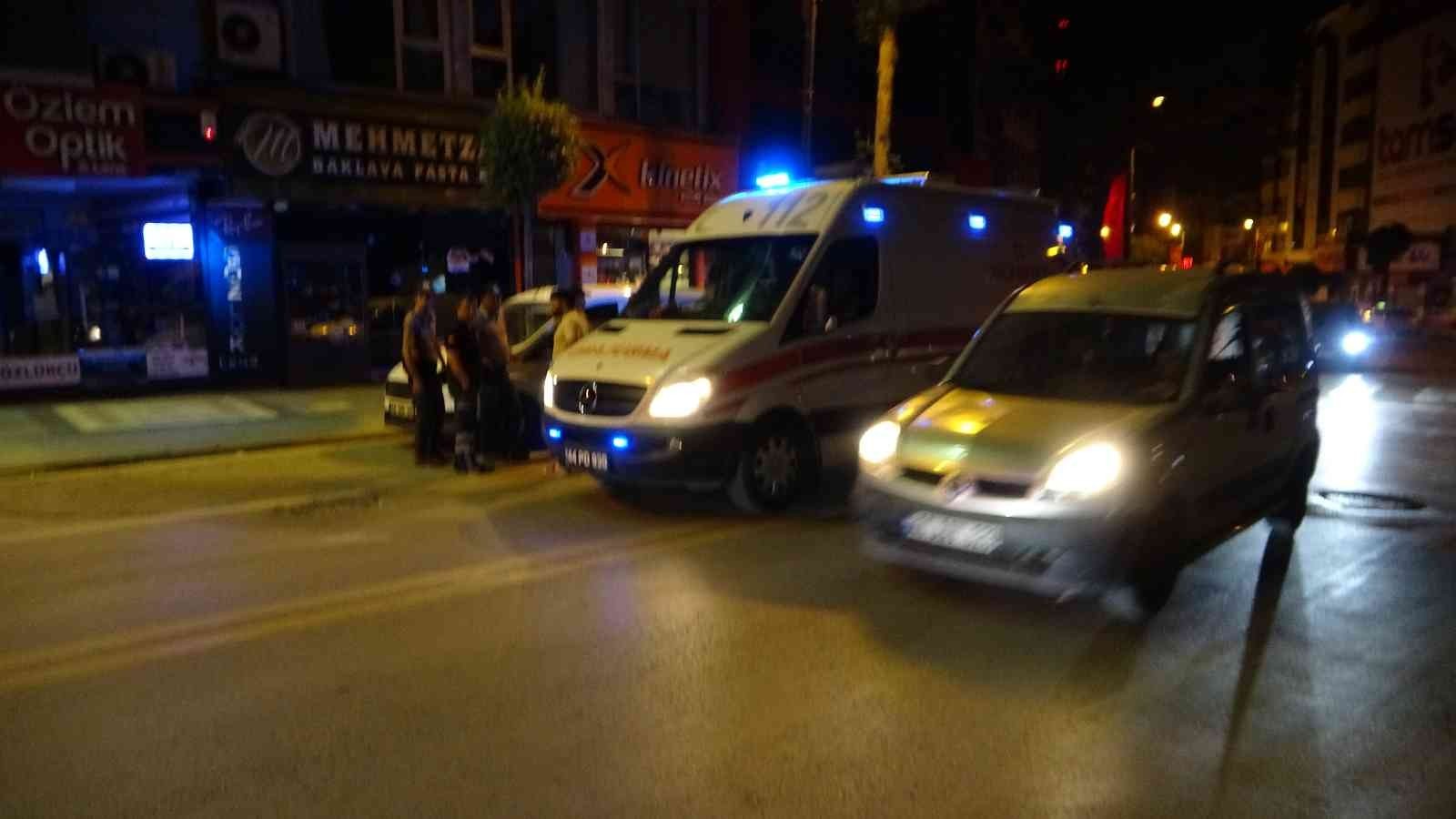 Eğlence merkezinde bıçaklı kavga: 3 yaralı