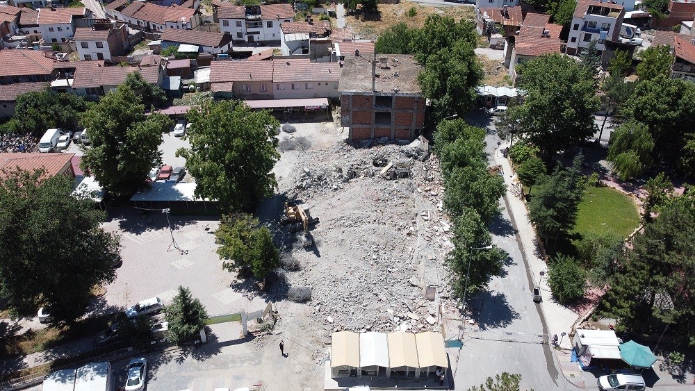 Eski kaymakamlık binasının yıkımına başlandı