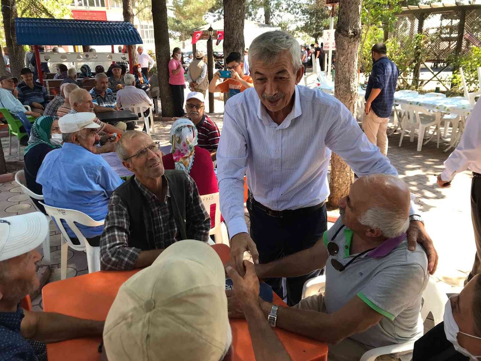 Arapgir'de vatandaşlara aşure ikramı