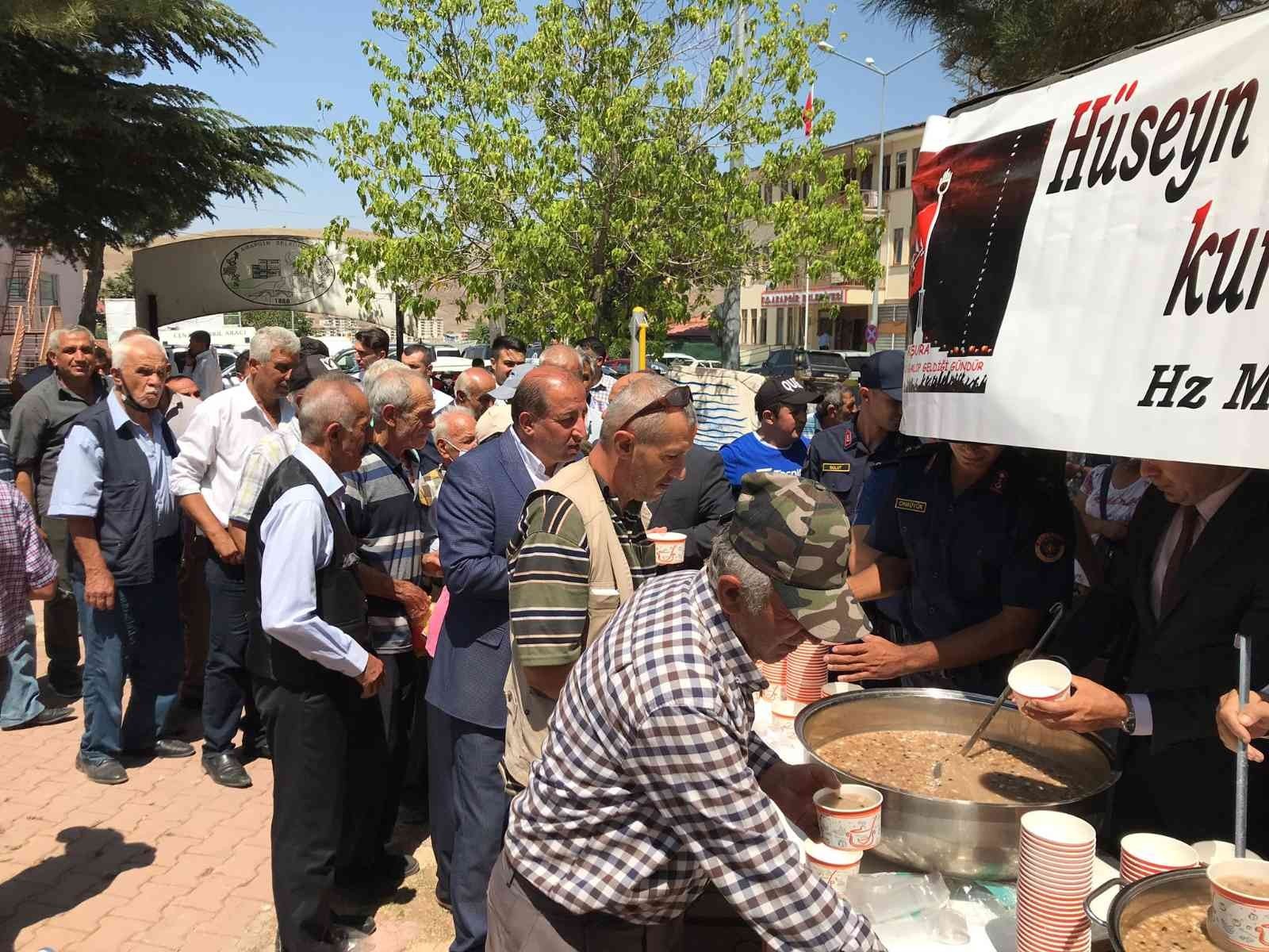 Arapgir'de vatandaşlara aşure ikramı