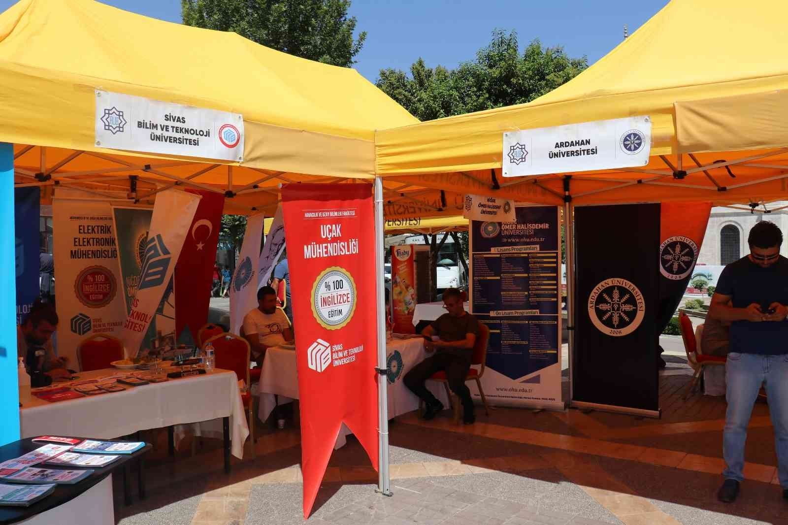 Tercih Fuarında, öğrencilere Anadolu üniversiteleri tanıtıldı