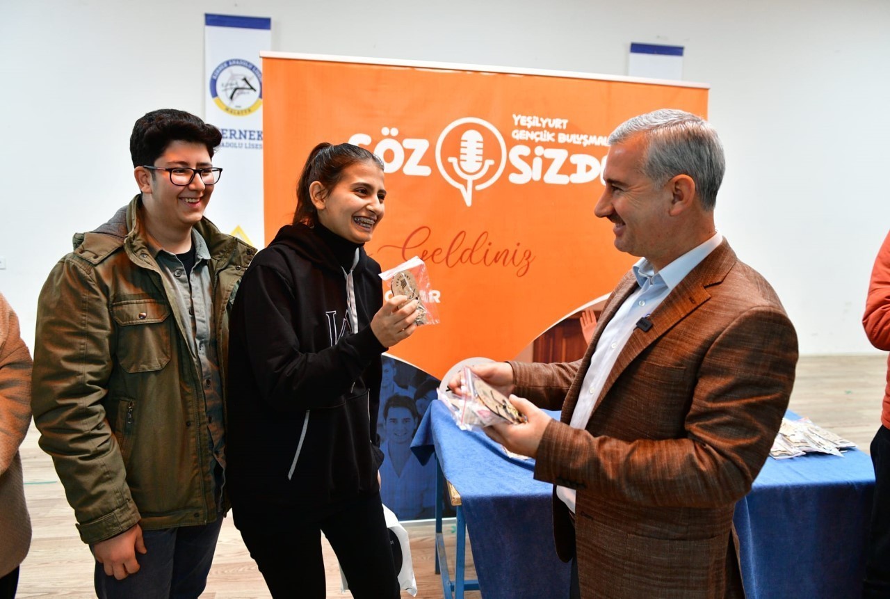 Başkan Çınar'dan öğrencilere tavsiyeler