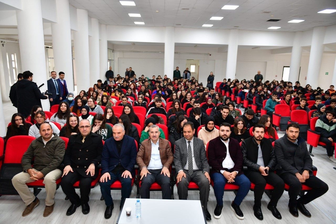 Başkan Çınar'dan öğrencilere tavsiyeler