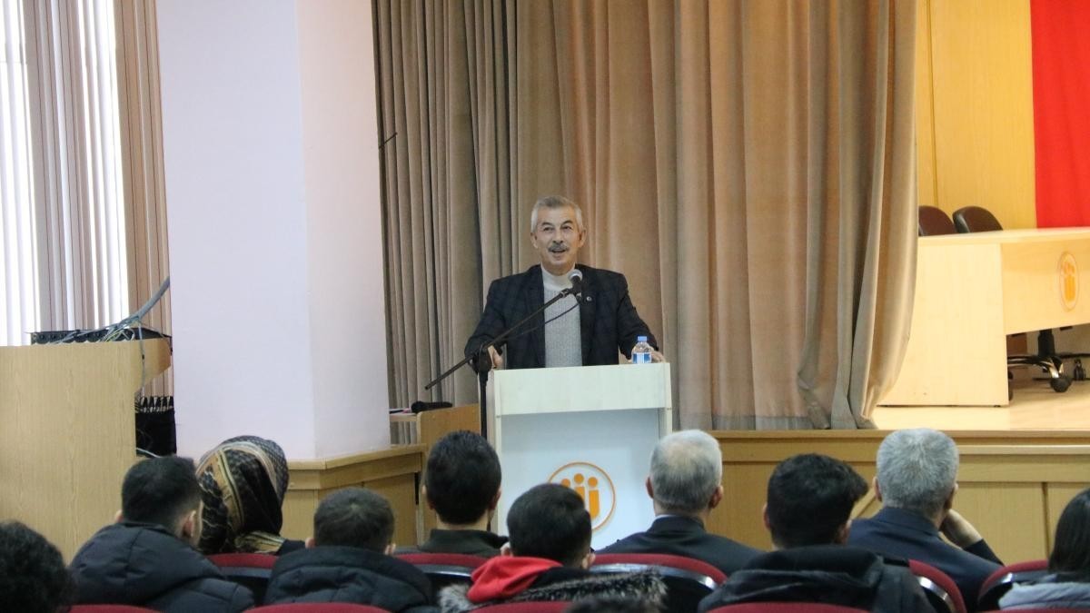 Başkan Cömertoğlu'ndan öğrencilere eğitim tavsiyesi