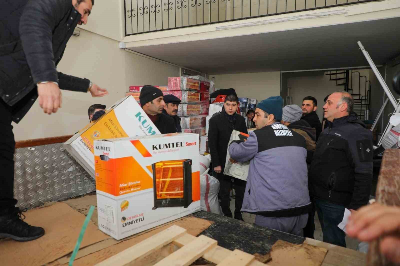 Gürpınar depremzedeler için tek yürek oldu