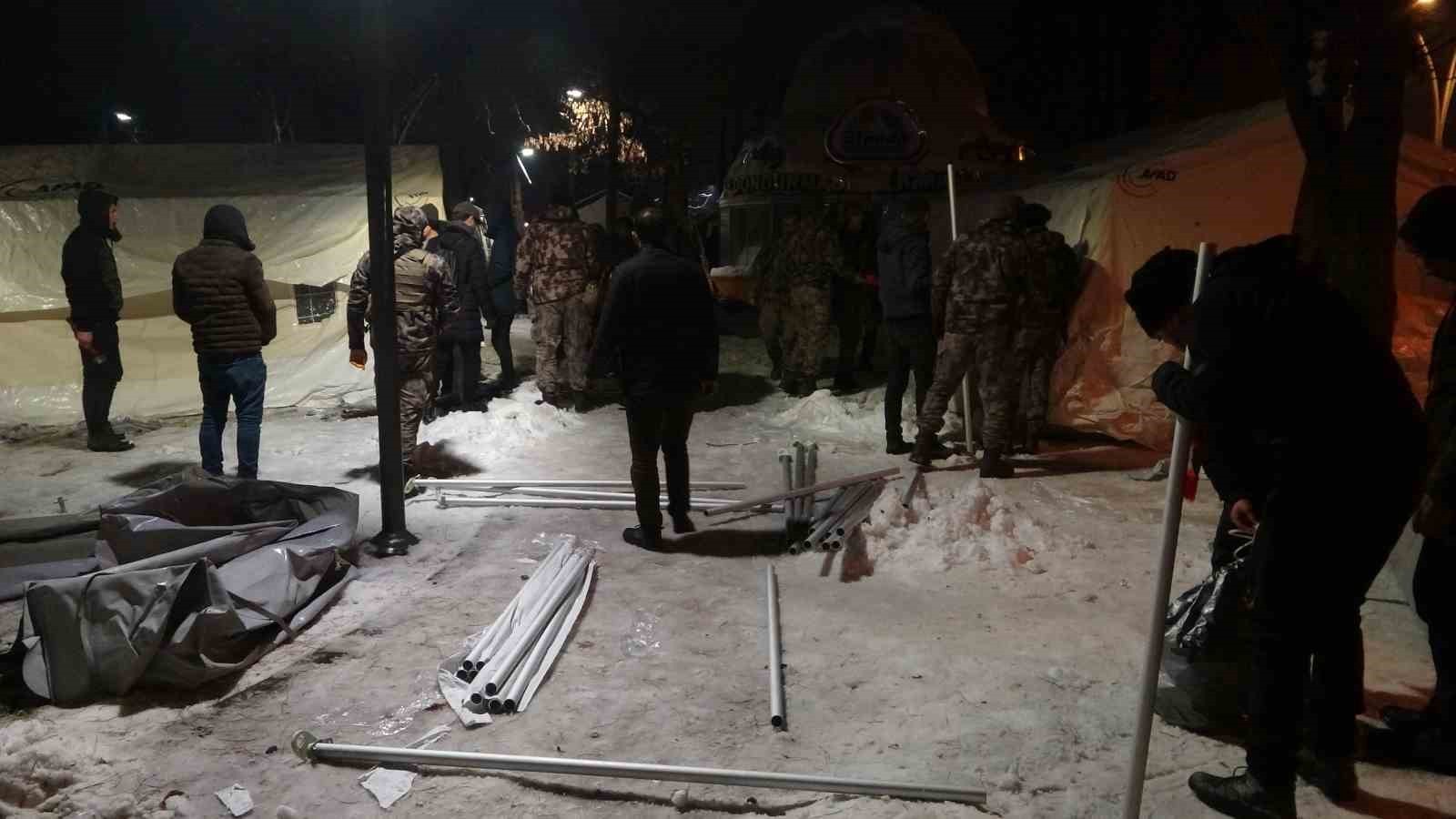 Malatya'da mehmetçik çadır kuruyor