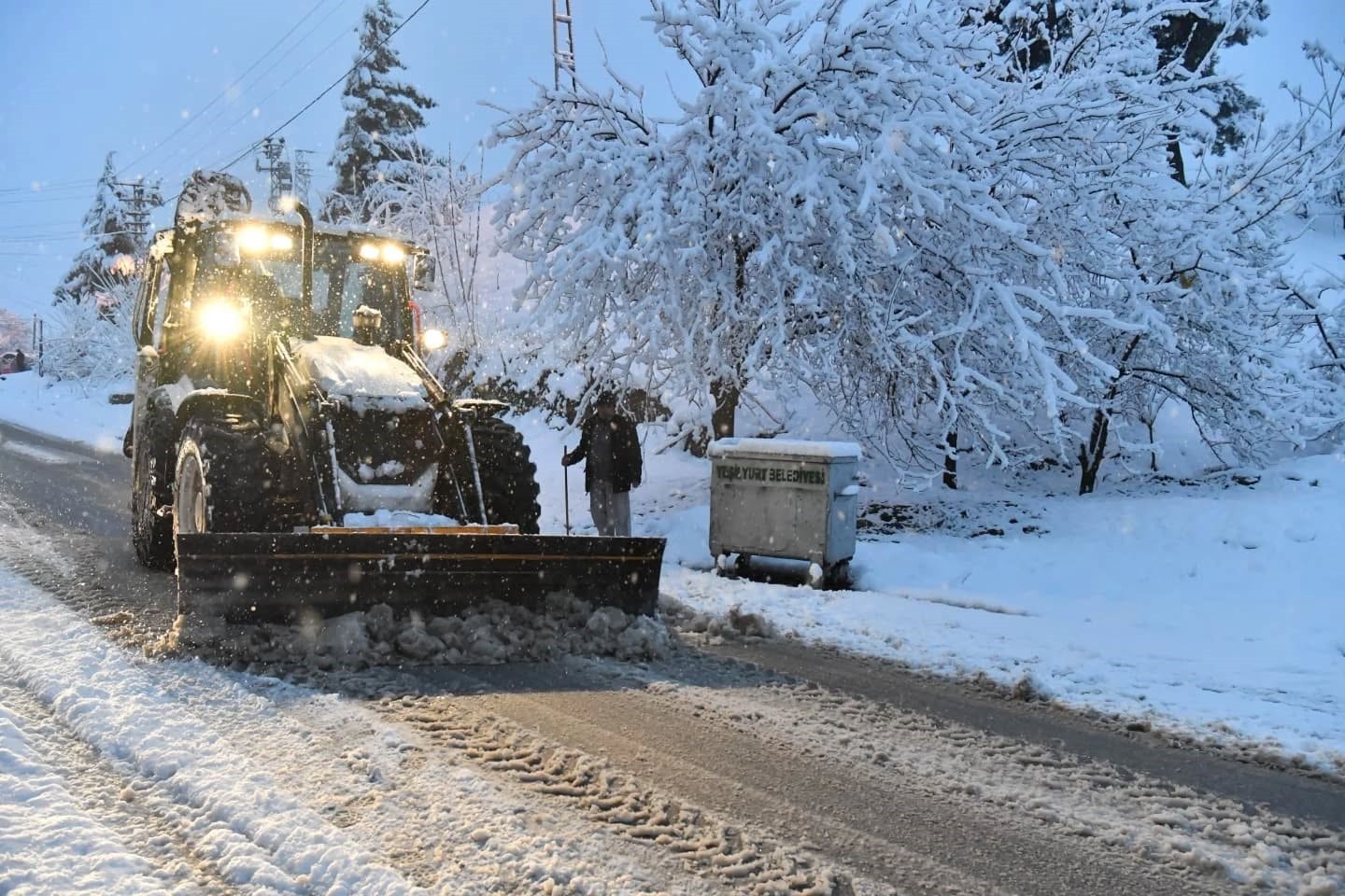 Başkan Geçit, "Tüm ekiplerimizle sahadayız"