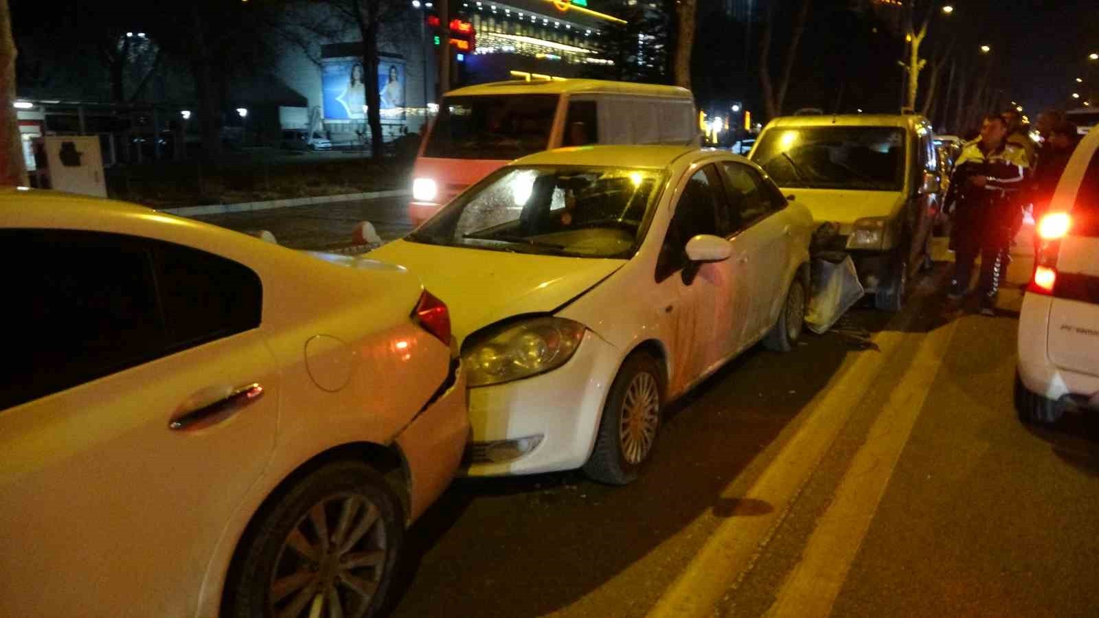 Malatya'da 4 araç birbirine girdi: 1 yaralı