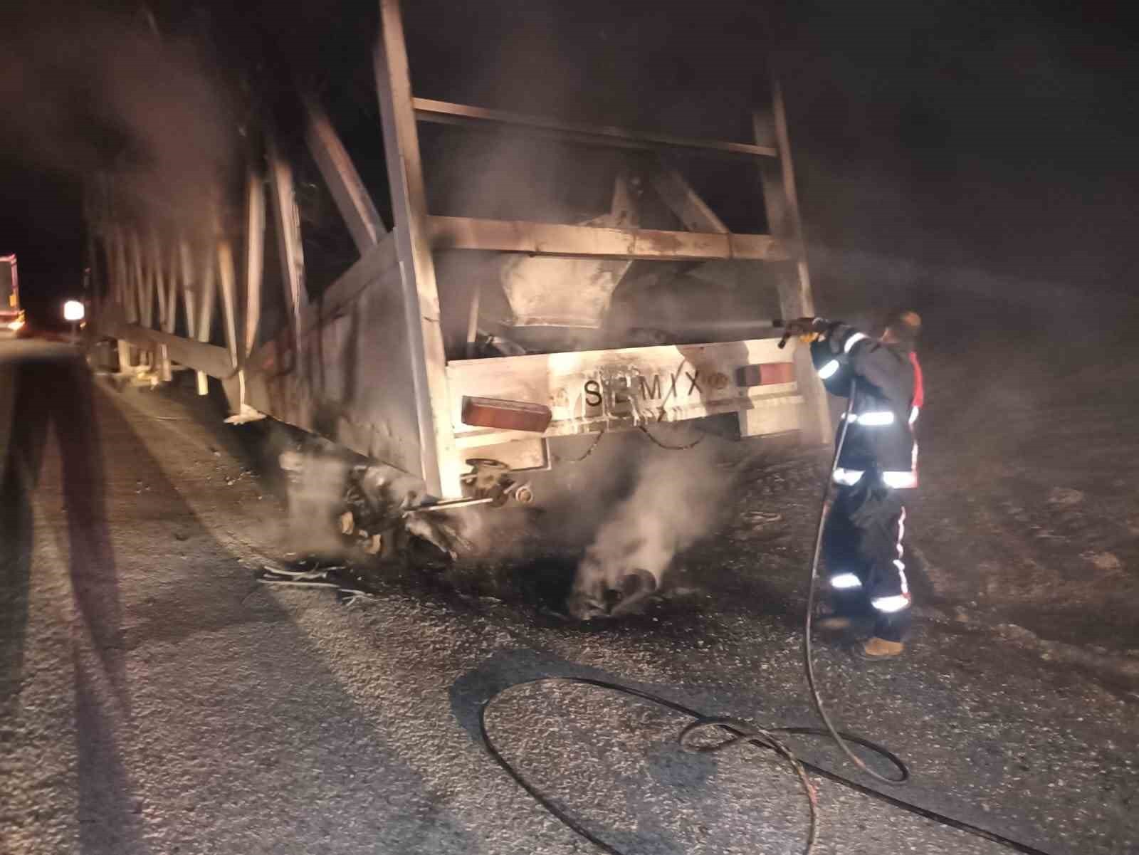 Malatya'nın Darende ilçesinde tır yangını kontrol altına alındı