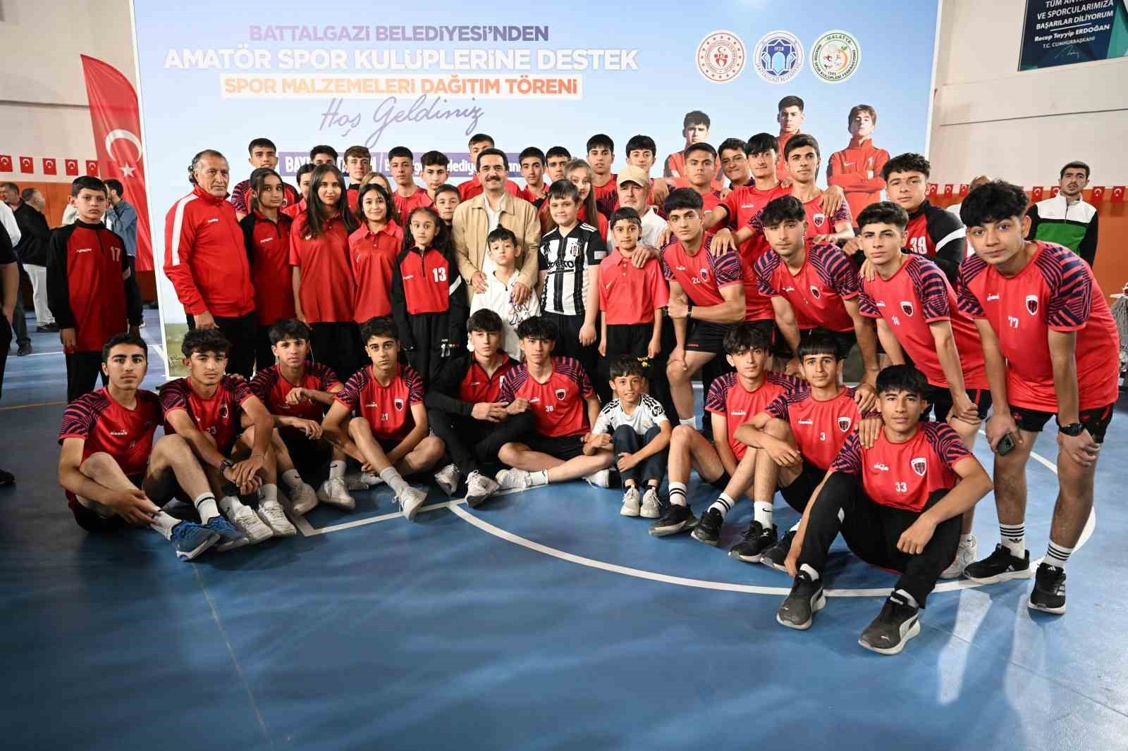 Battalgazi'den amatör spor kulüplerine 4,5 milyon TL'lik destek