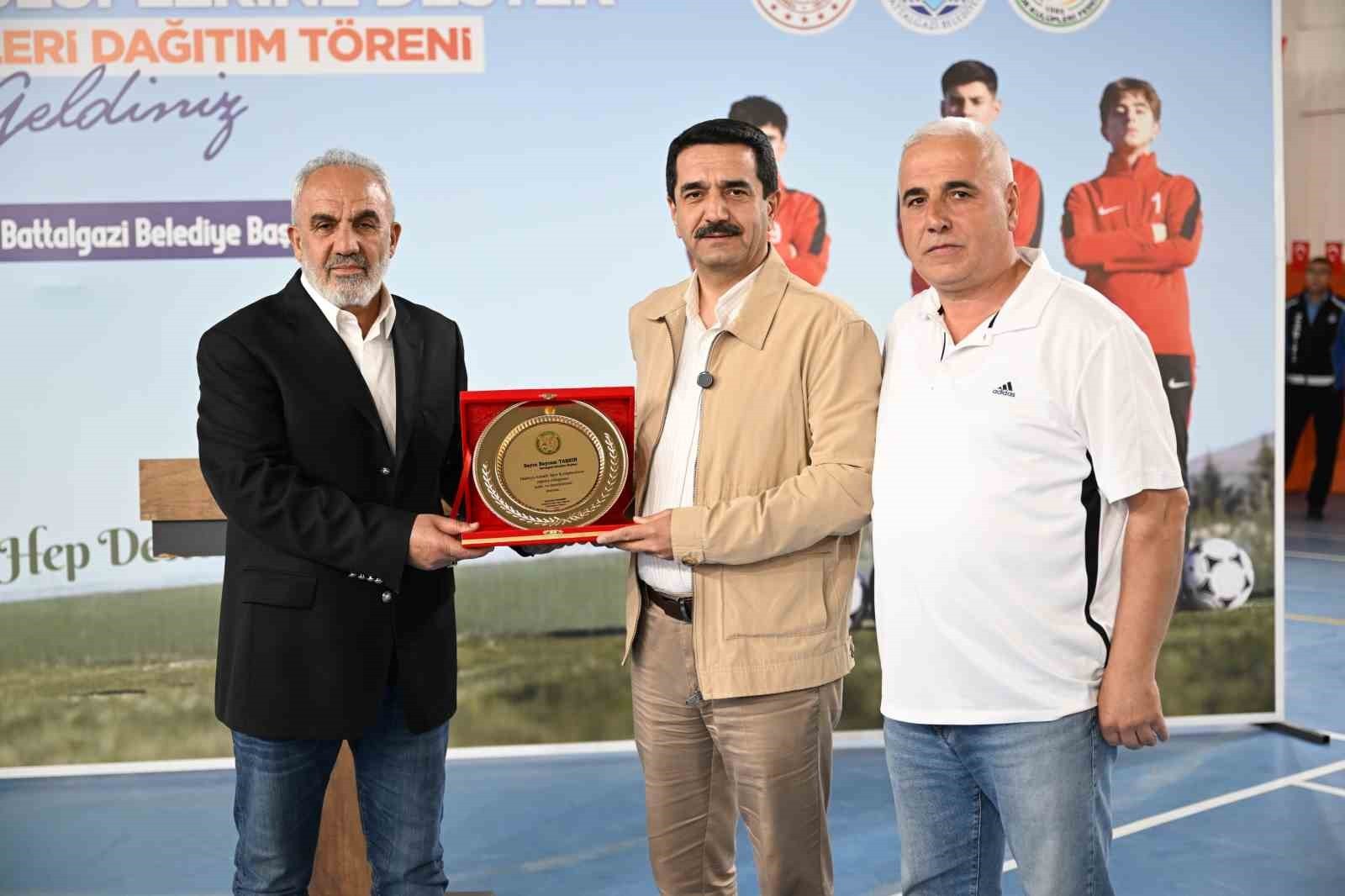 Battalgazi'den amatör spor kulüplerine 4,5 milyon TL'lik destek