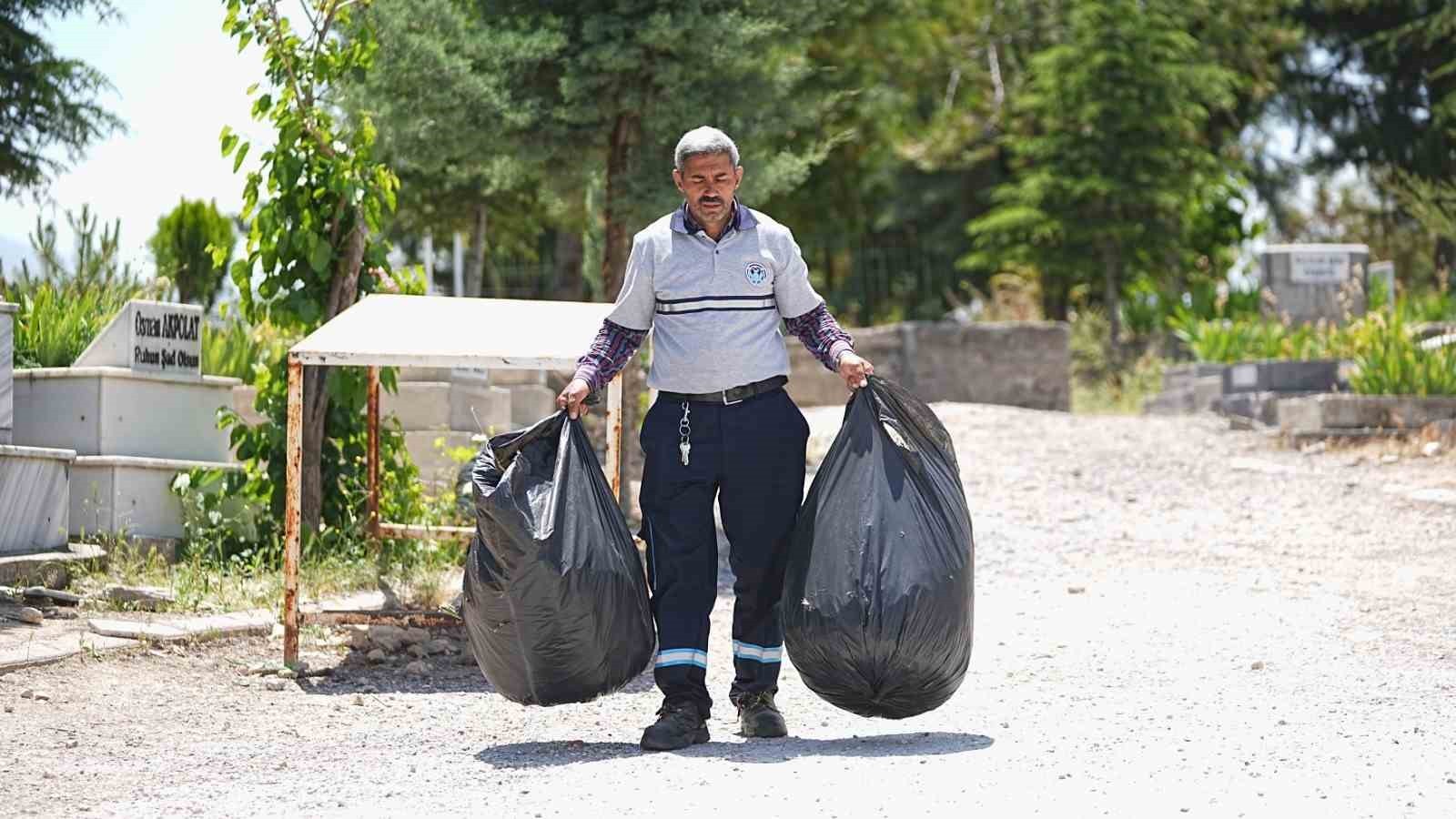 Battalgazi Belediyesi'nden mezarlıklarda bayram temizliği