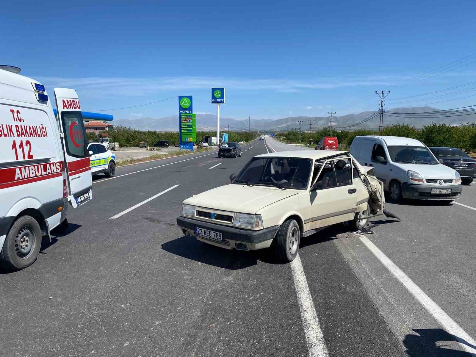 Malatya'da iki otomobil çarpıştı: 4 yaralı