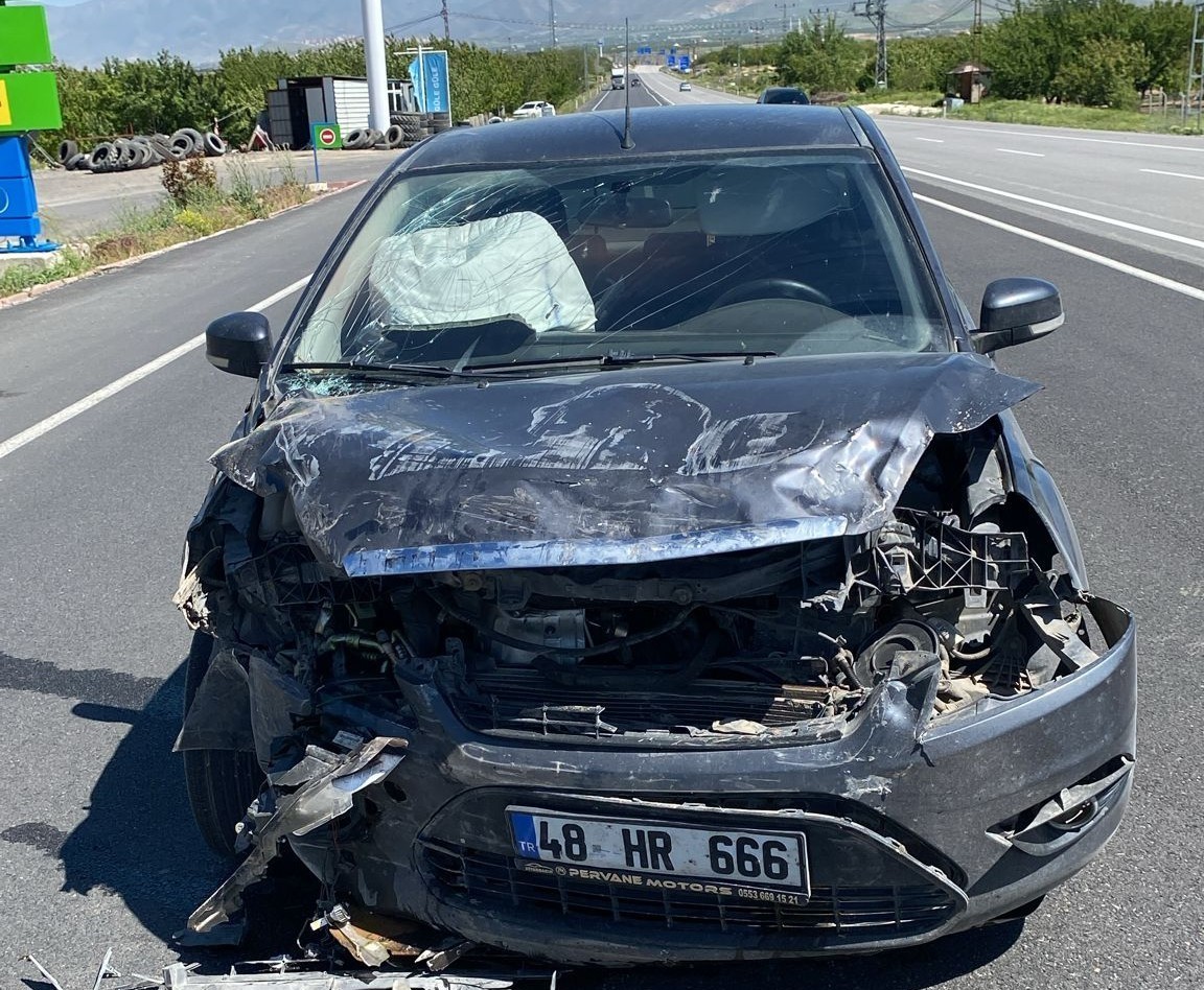 Malatya'da iki otomobil çarpıştı: 4 yaralı