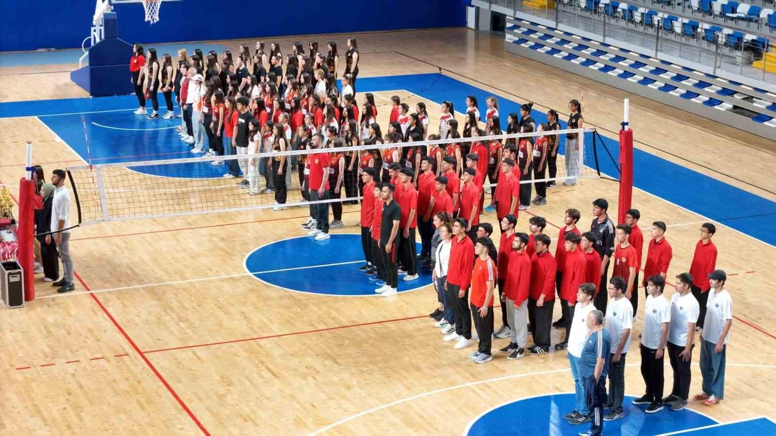 Malatya'da voleybolda kupalar sahibini buldu