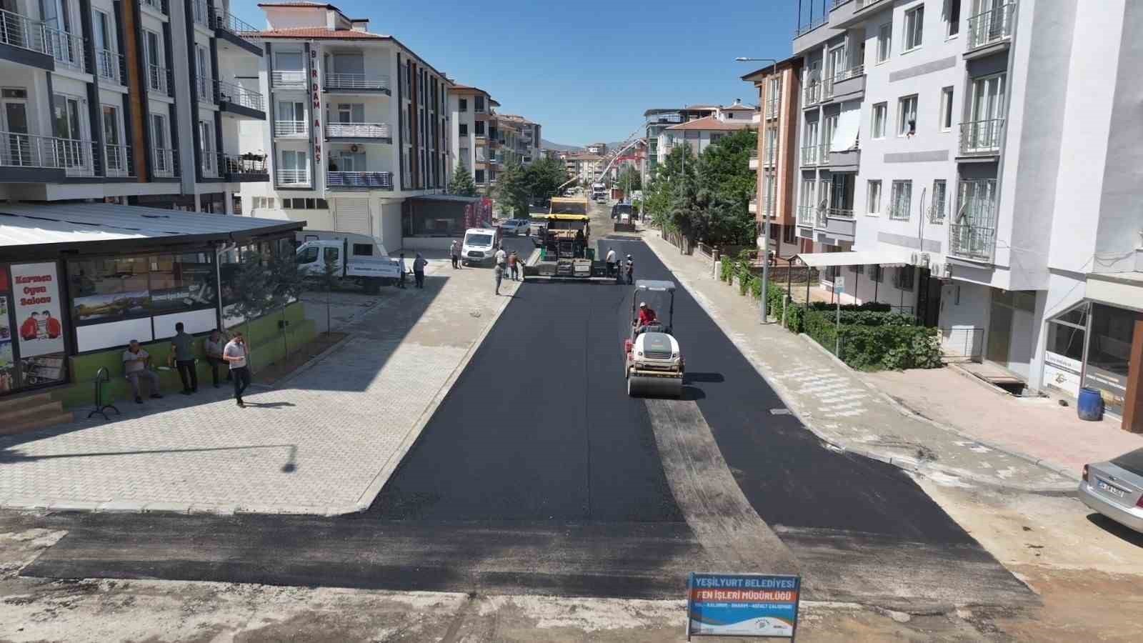 Yeşilyurt'ta yollar baştan aşağı yenileniyor