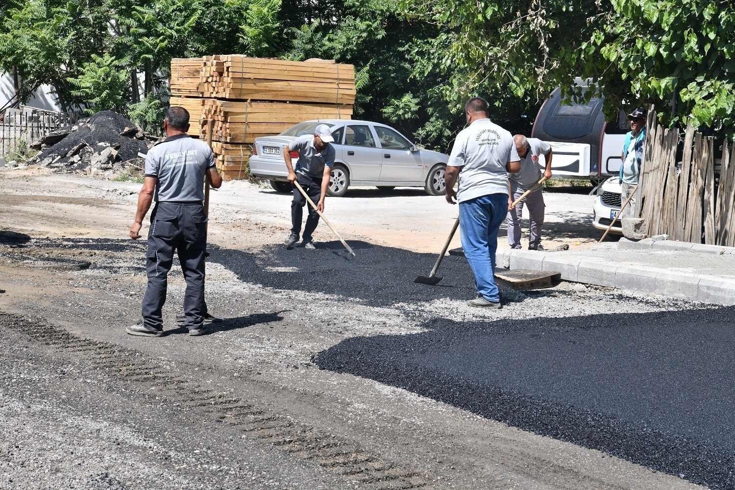 Yeşilyurt'ta yollar baştan aşağı yenileniyor