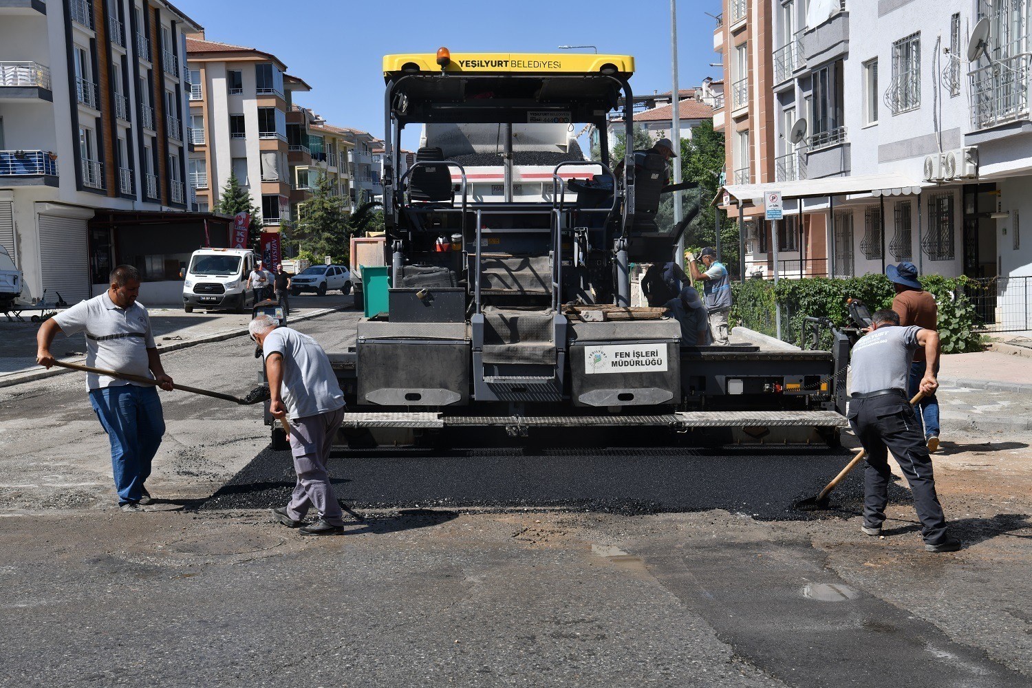 Yeşilyurt'ta yollar baştan aşağı yenileniyor