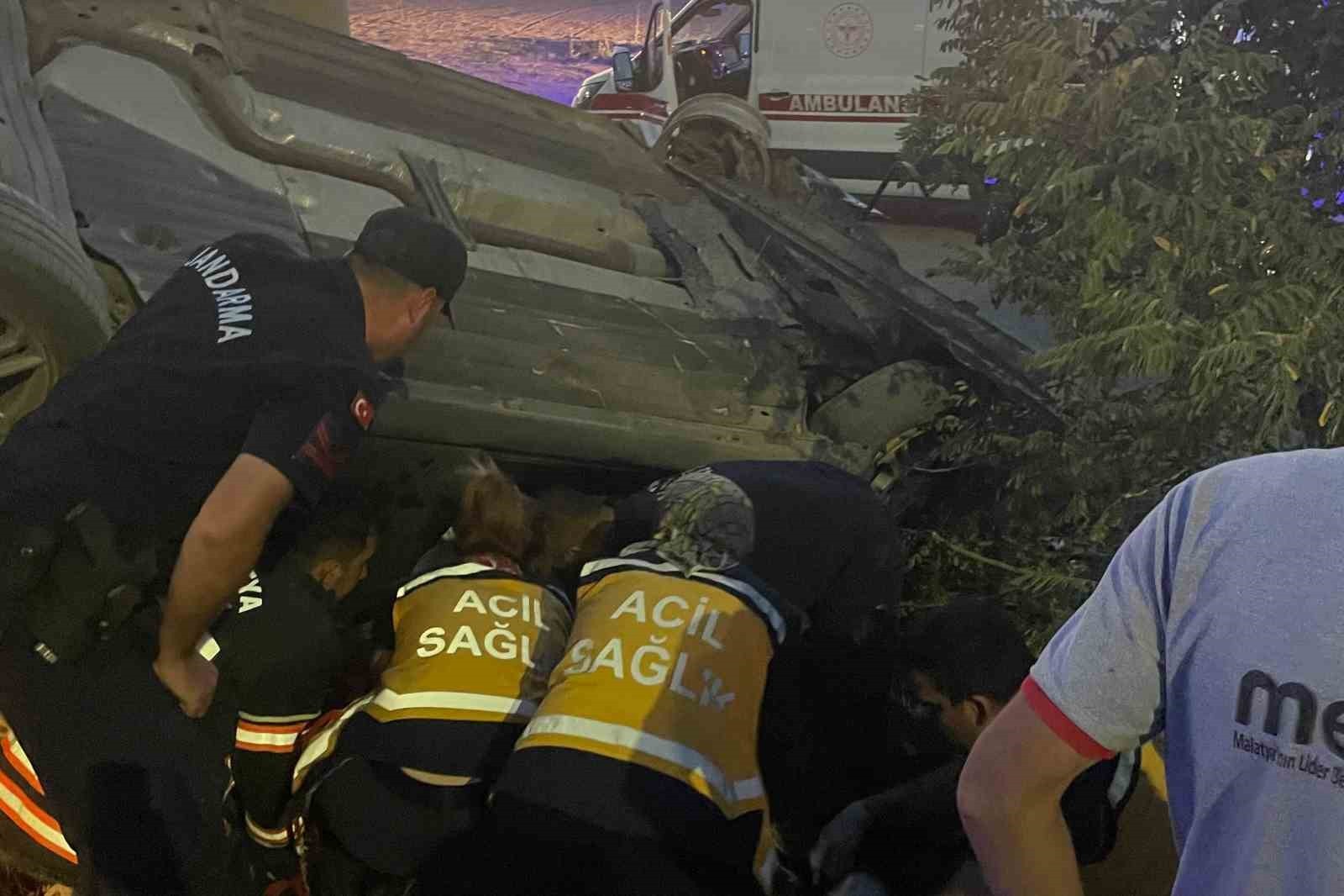 Kamyon ile otomobil çarpıştı: 2 yaralı
